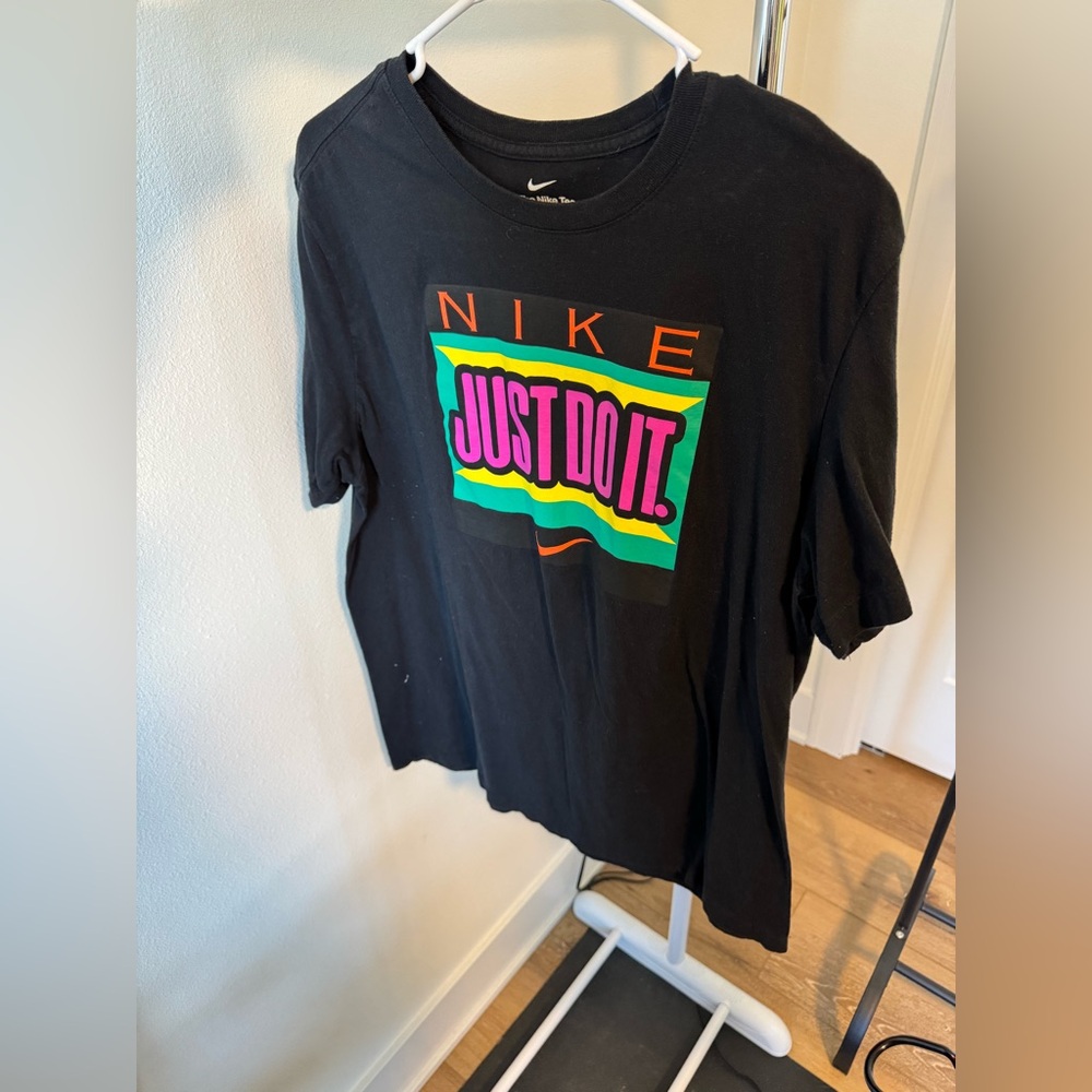 Mens Nike t-shirt just do it bright logo size Large